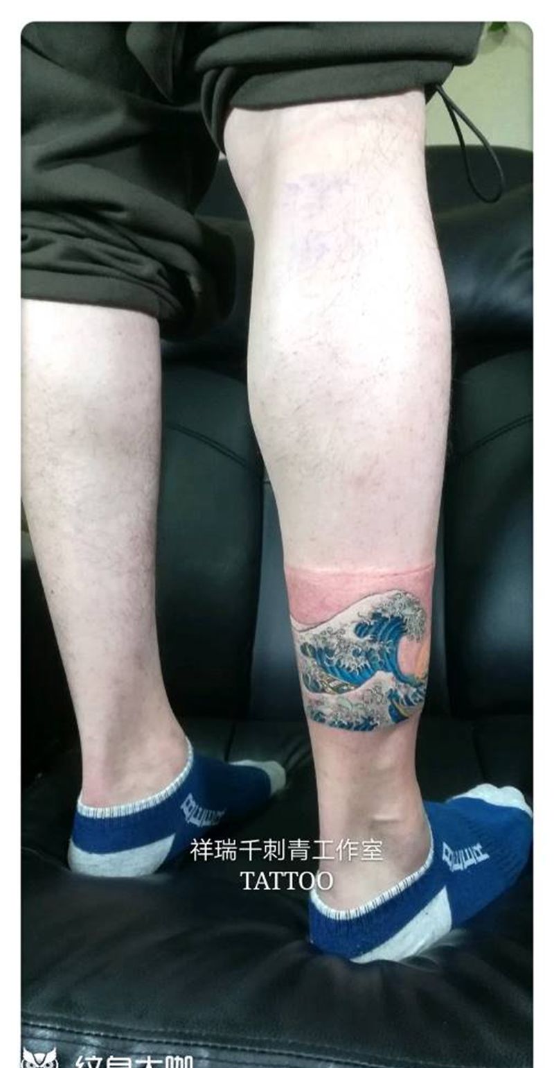 浮世绘浪花纹身图片_腿部水彩腿环彩色浪花纹身图案
