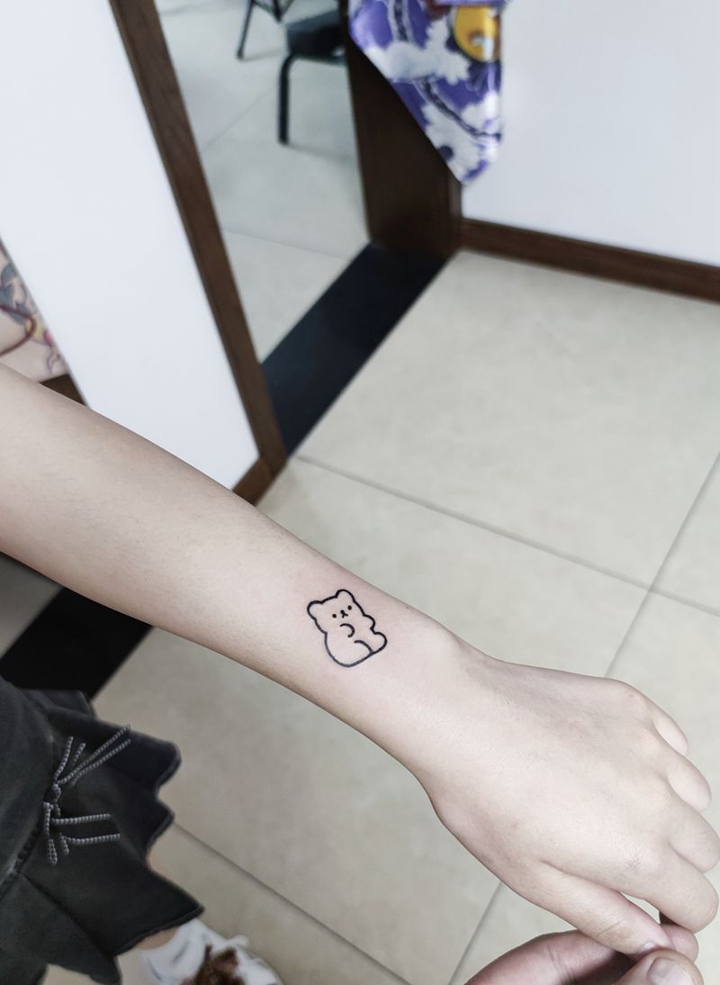 小熊纹身图片_手部纹身图案
