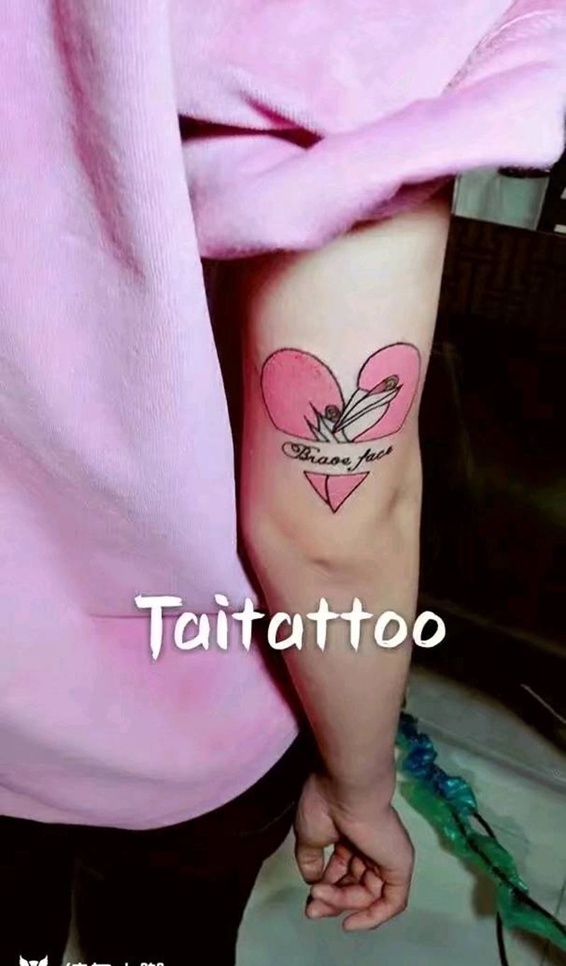 美女的心形天鵝紋身傣刺青作品纹身图片