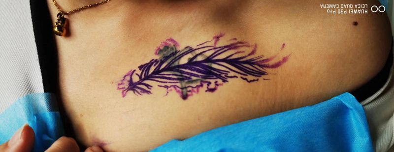 羽毛纹身图片_肩部New School纹身图案