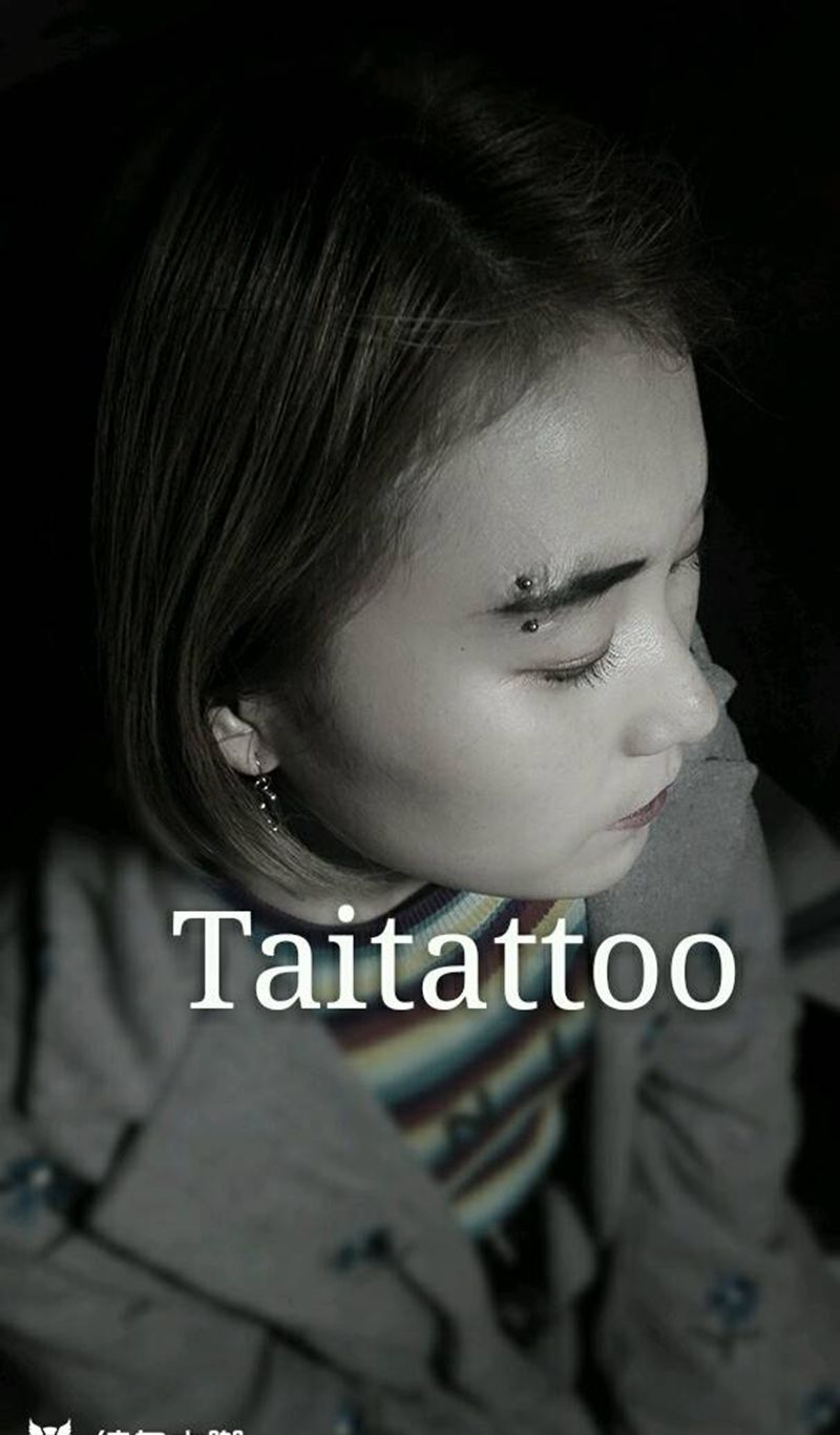 傣刺青作品~眉钉纹身图片