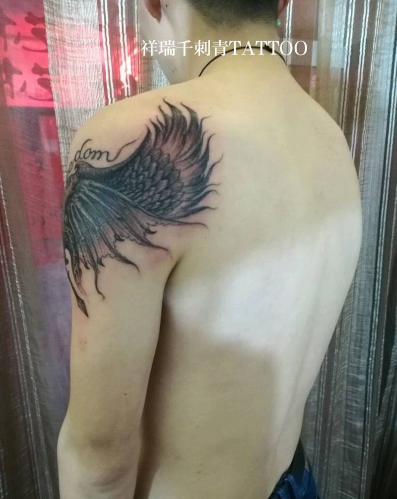 骨感的翅膀纹身图片