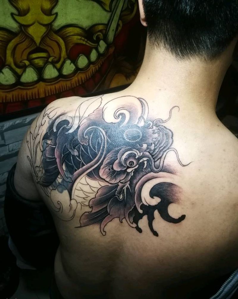 遮盖未完纹身图片_肩部鱼纹身图案