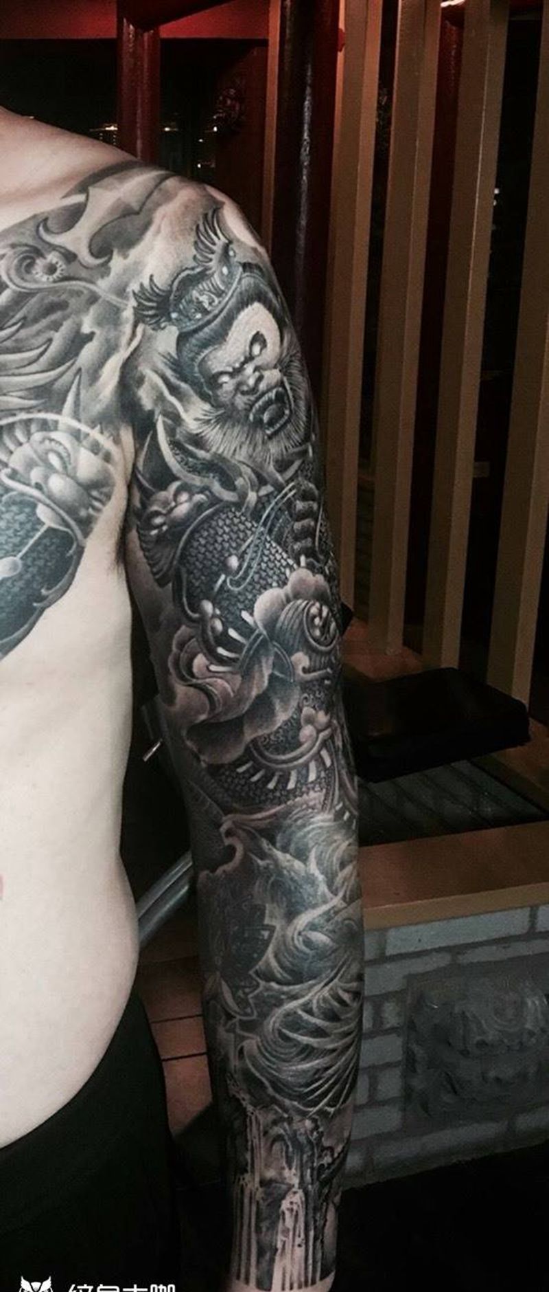 传统花臂，我的一位老客人纹身图片_成品肩部手臂传统写实鬼神宗教原创人物胸部纹身图案