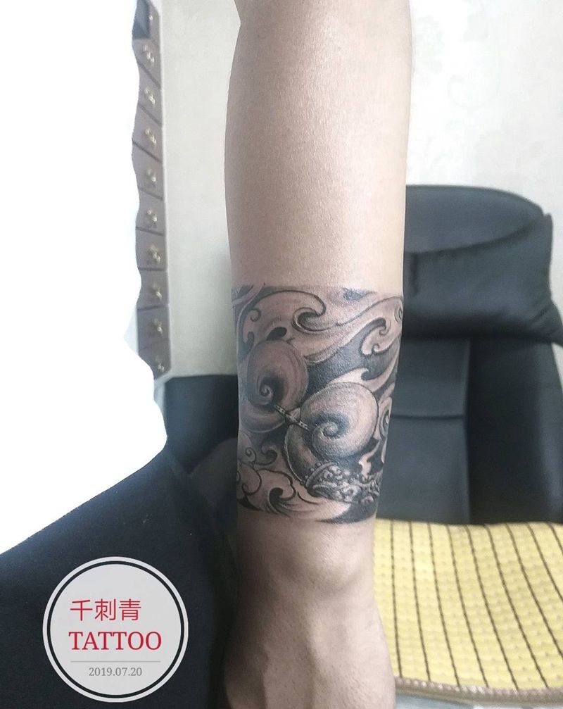 空空的臂环纹身图片_手臂新传统臂环纹身图案