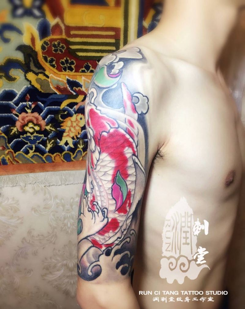 唐狮锦鲤半甲纹身图片_成品手臂背部传统动物宗教鬼神纹身图案