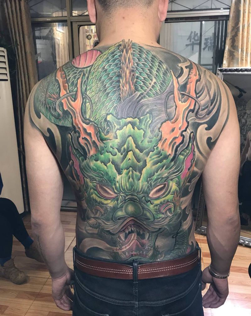 龙纹身图片_背部新传统龙纹身图案