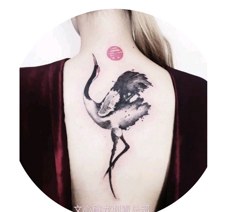 水墨鹤纹身图片_背部水墨纹身图案