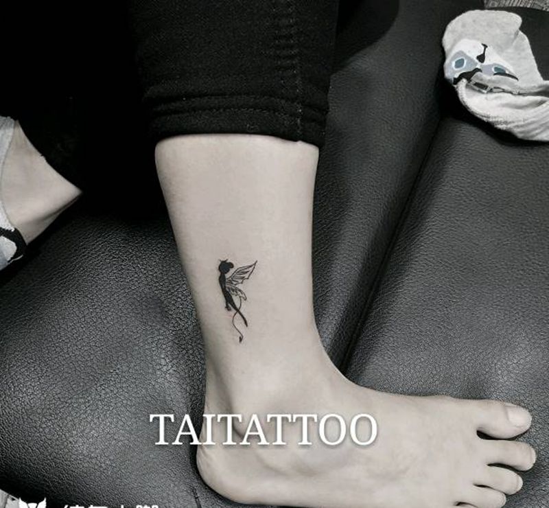 大年初二美女的小天使纹身图片