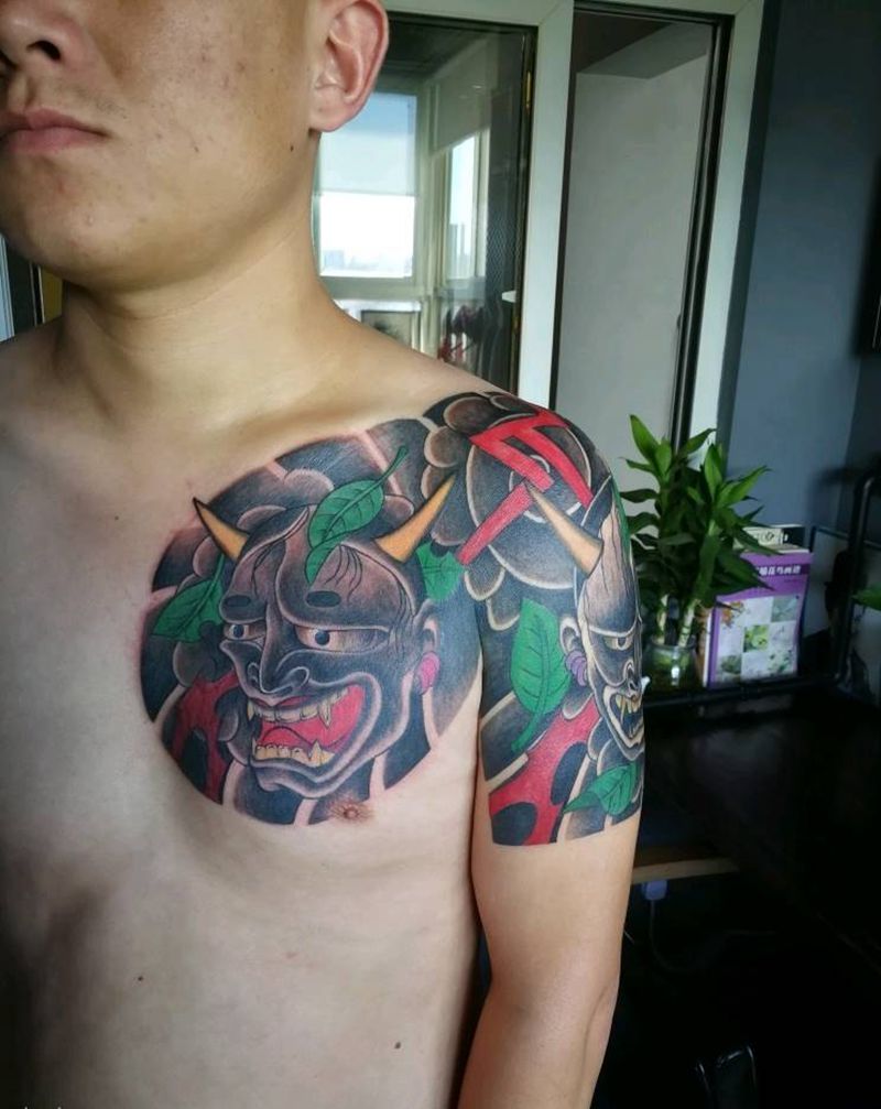 半甲纹身图片_胸部老传统纹身图案