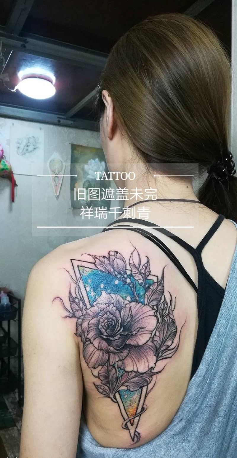 旧图遮盖纹身图片_肩部水彩肩胛纹身图案