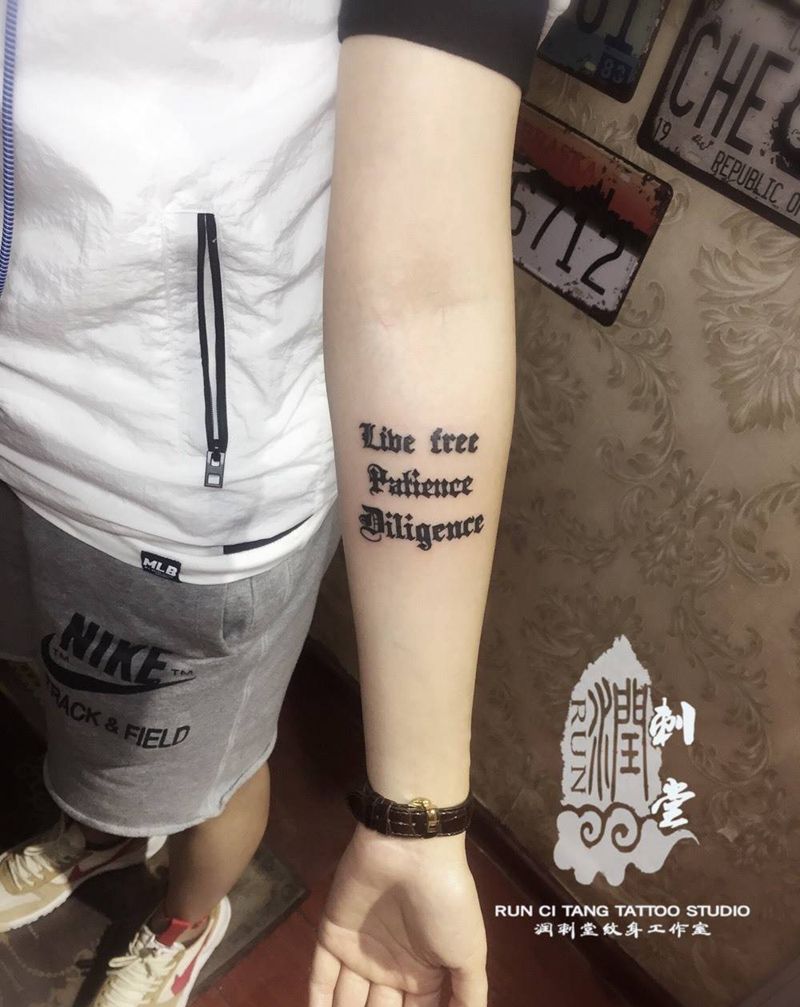润刺青出品#字母#纹身图片_成品手臂手部欧美字符情侣纹身图案