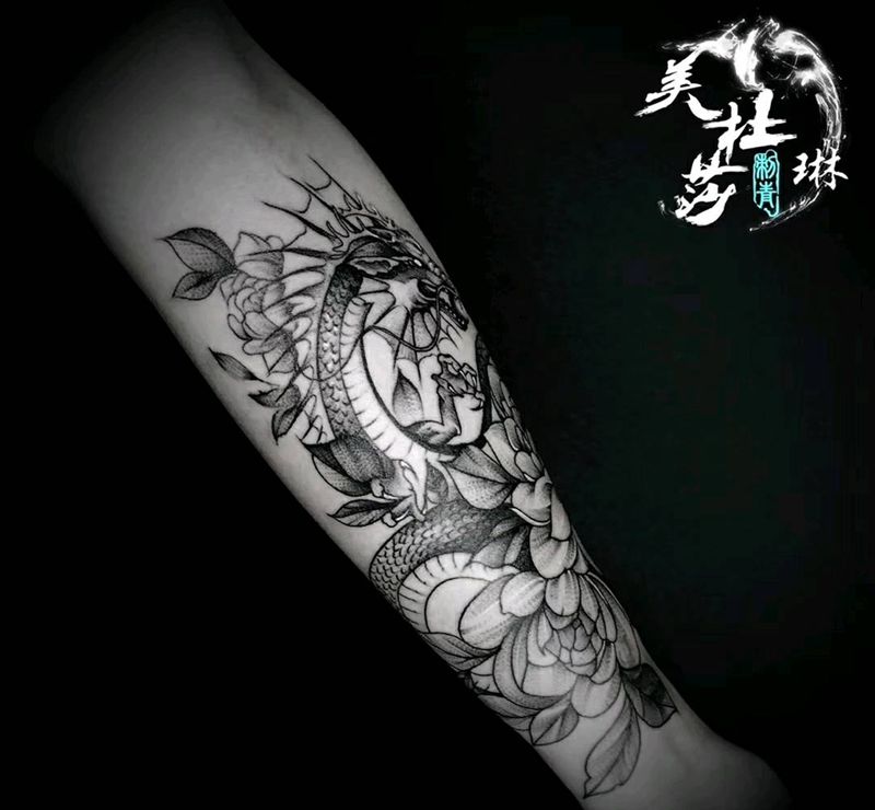 暴鲤龙纹身图片_手臂针痕纹身图案