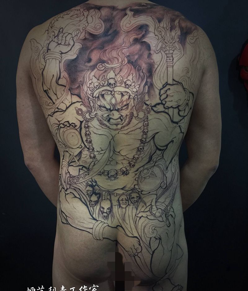 玛哈嘎拉纹身图片_臀部背部新传统纹身图案