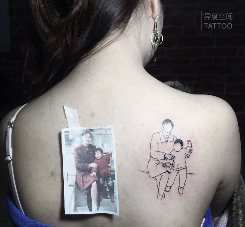 简笔肖像纹身图片_背部肖像 全家福纹身图案