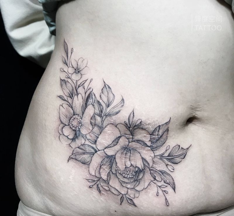 素花纹身图片_腹部点刺疤痕遮盖素花植物纹身图案