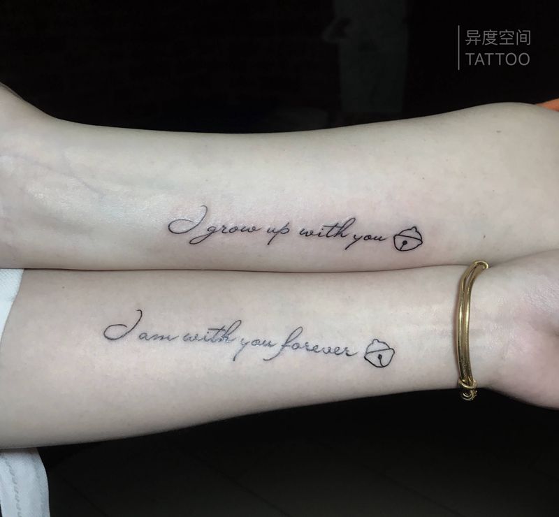 英文纹身图片_手臂花体字英文字母情侣纹身图案