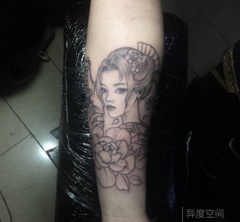 艺伎未完成纹身图片_手臂新传统艺伎包小臂纹身图案