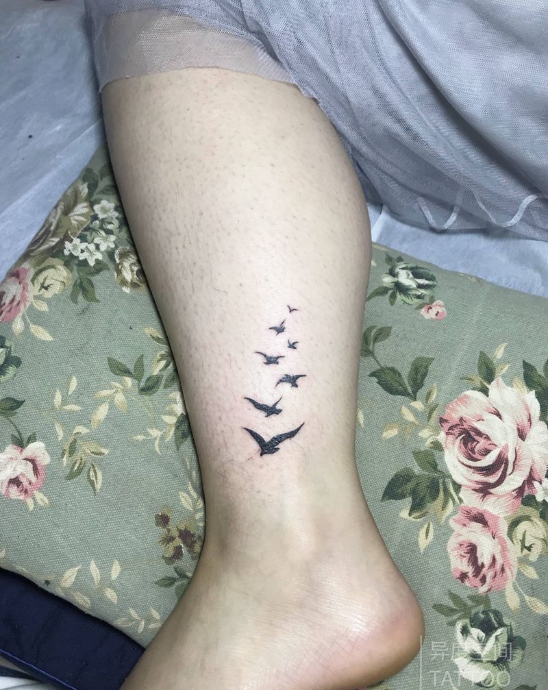 海鸥纹身图片_腿部图腾海鸥小鸟纹身图案