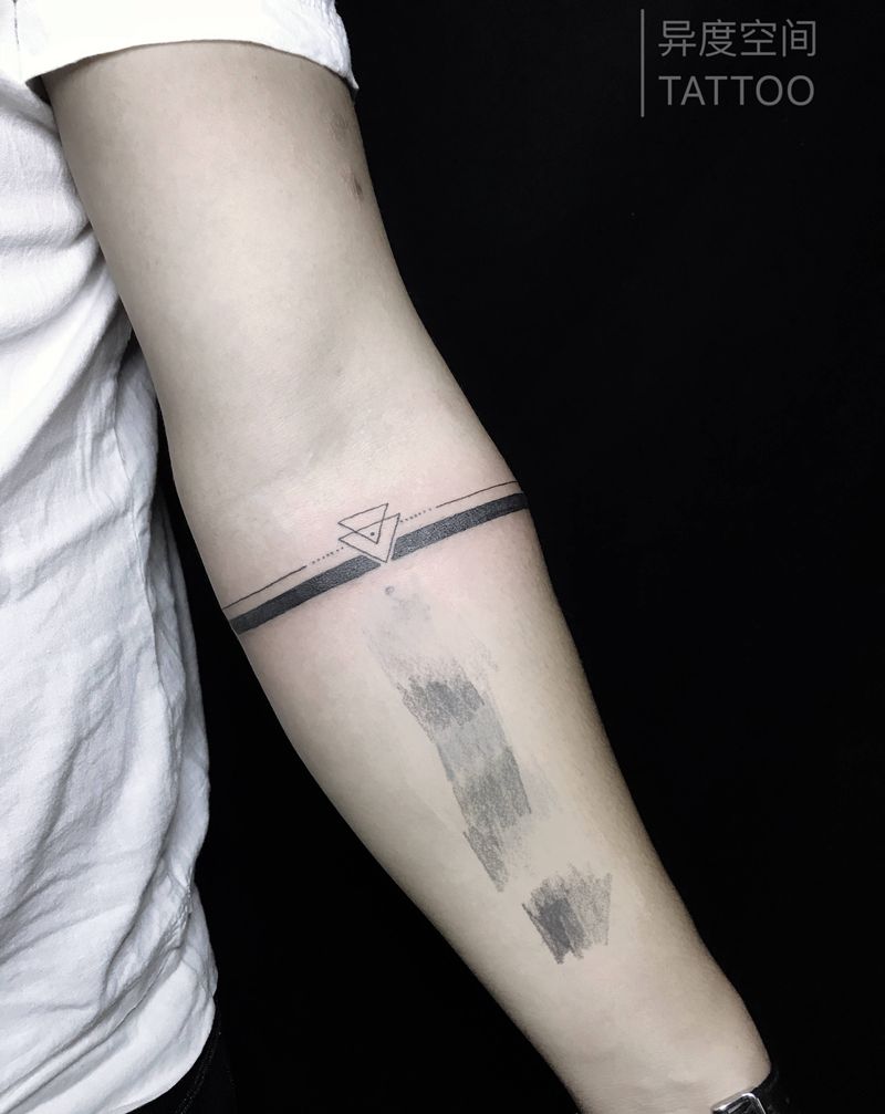 几何纹身图片_手臂手部图腾几何线条臂环纹身图案