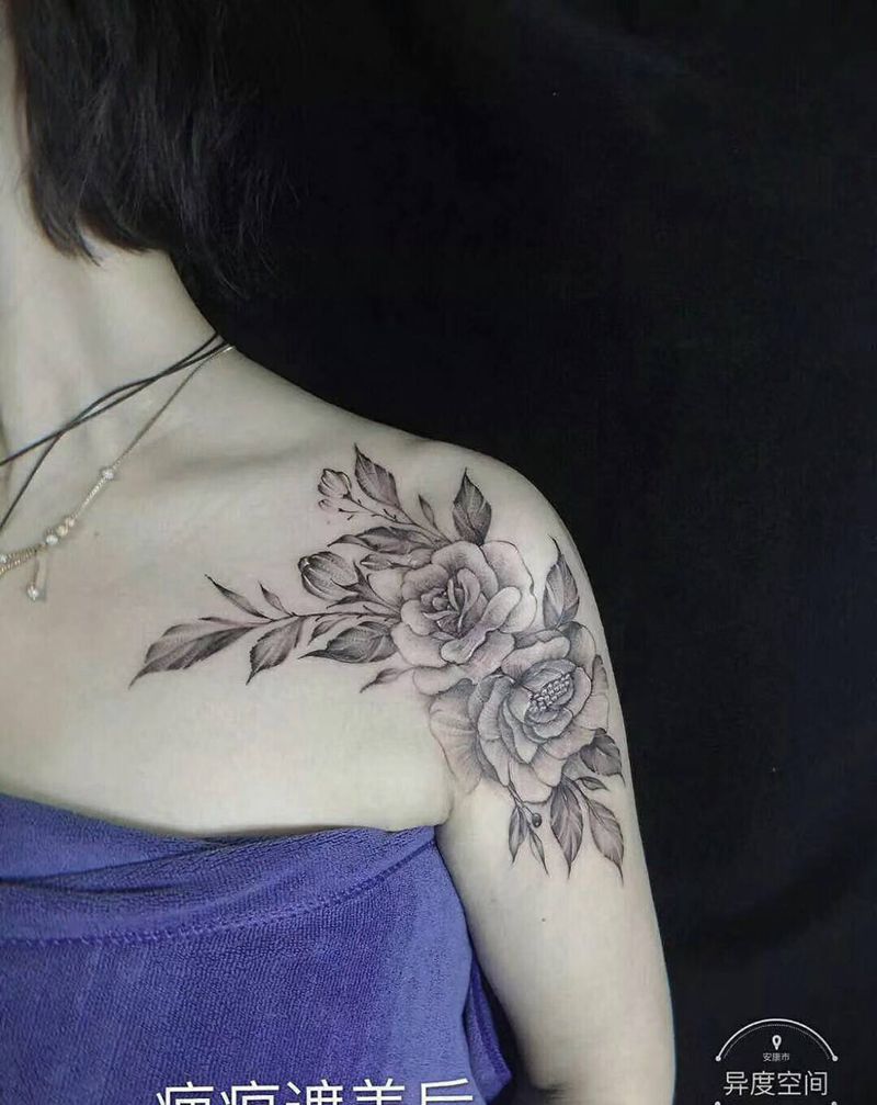 肩花纹身图片_肩部胸部点刺素花点刺花纹身图案