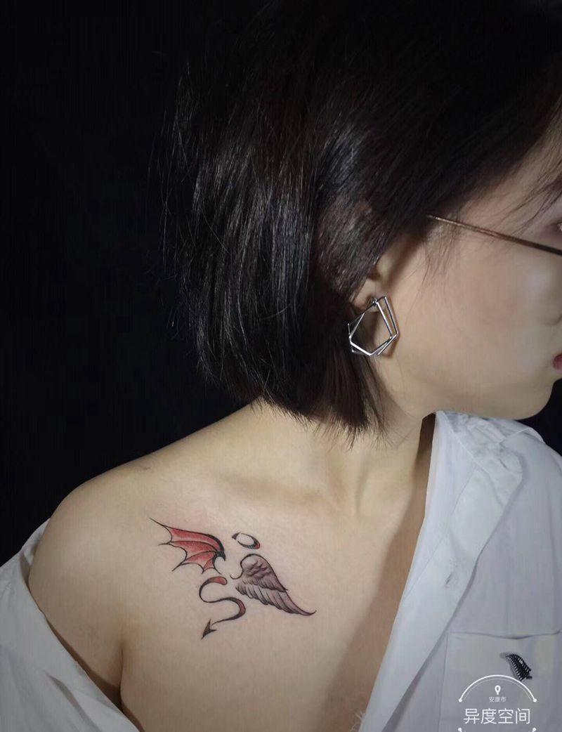 天使与恶魔纹身图片_胸部腿部天使恶魔翅膀纹身图案
