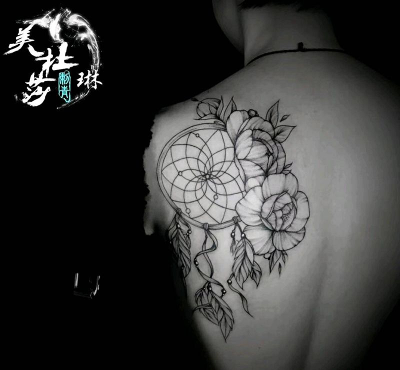 捕梦网纹身图片_肩部纹身图案