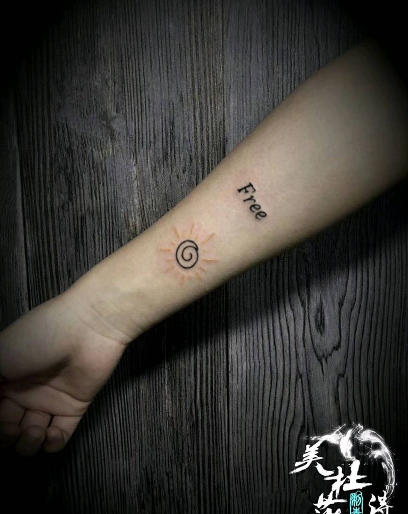 小太阳字母纹身图片_手臂纹身图案