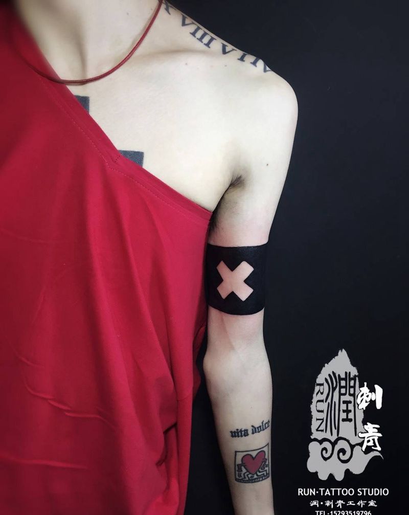 臂环纹身图片_成品手臂手部欧美几何图腾纹身图案