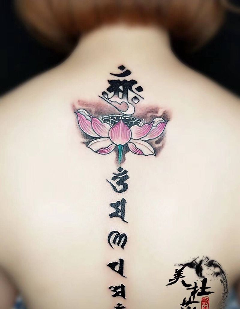 莲花。纹身图片_成品背部传统字符原创植物纹身图案