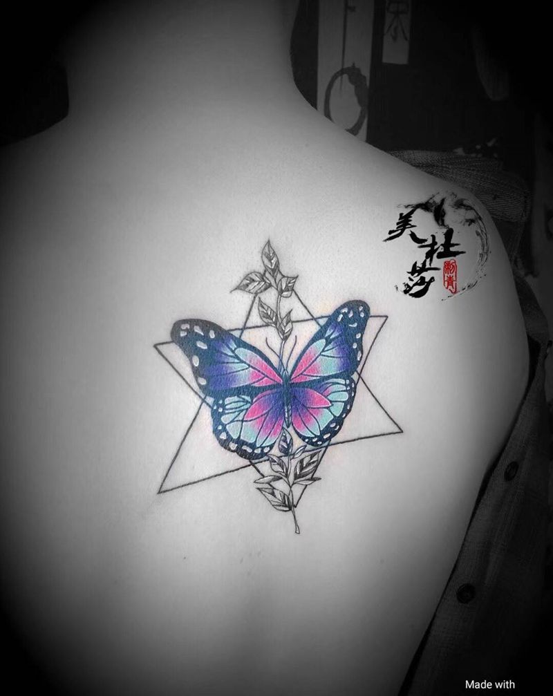 蝴蝶纹身图片_背部清新动物成品纹身图案