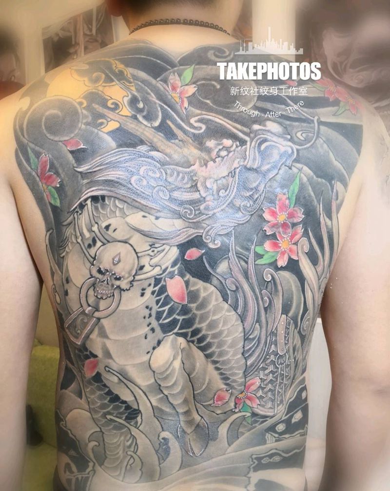 旧纹身遮盖麒麟纹身图片_背部新传统纹身图案