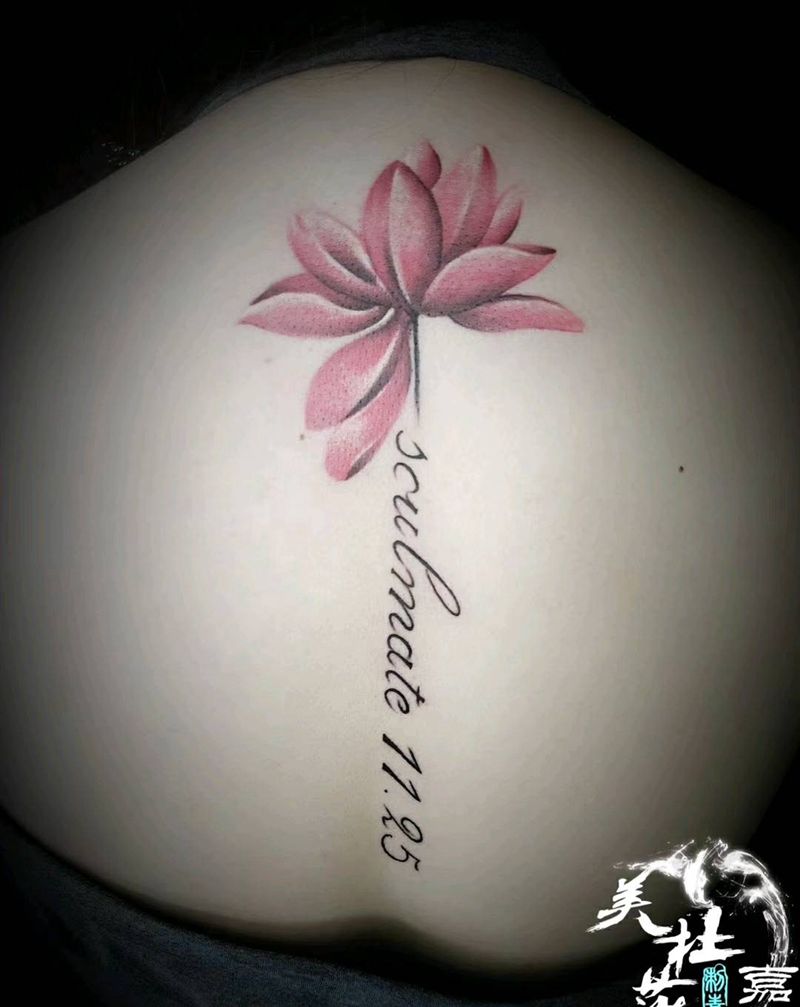 莲花纹身图片_背部水彩水墨纹身图案