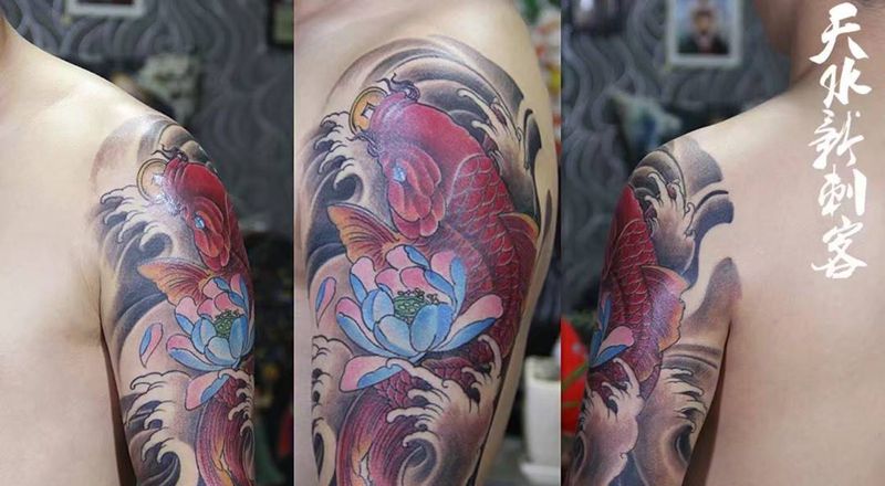 彩色大臂鲤鱼纹身图片