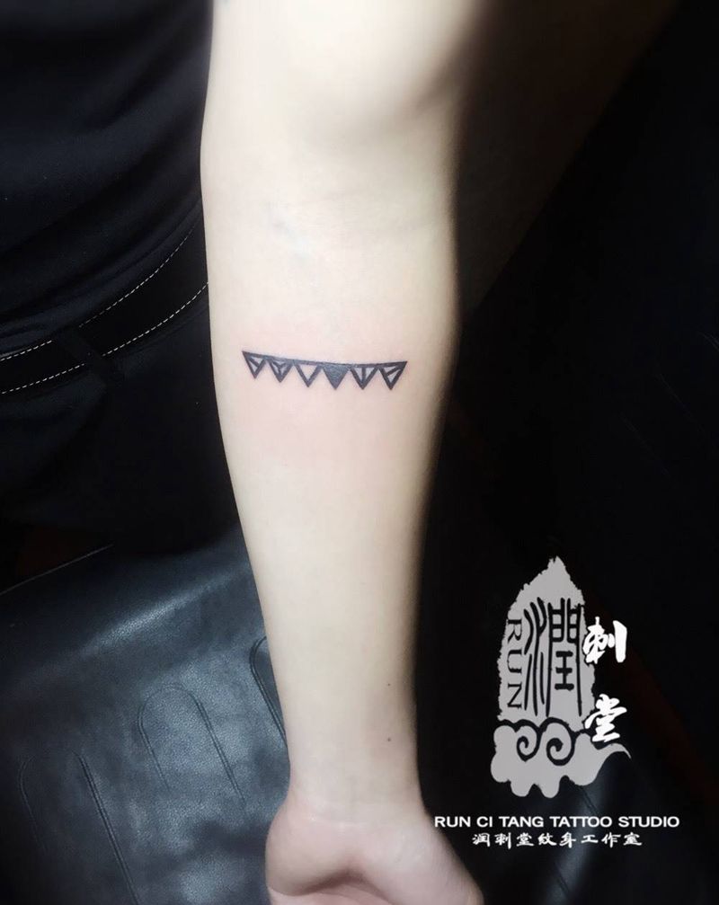 六戒纹身图片_几何手臂欧美清新图腾纹身图案