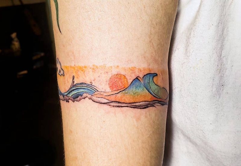 山海臂环纹身图片_手臂水墨水彩纹身图案