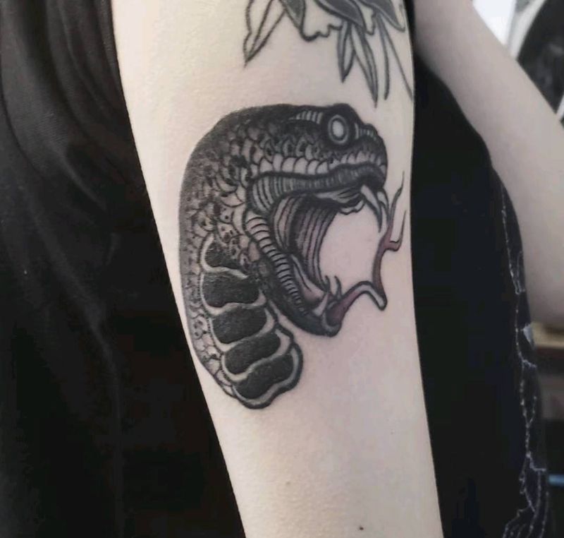 暗黑风超级无敌酷蛇头纹身图片