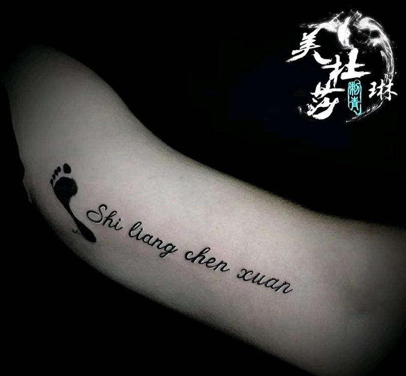 脚印纹身图片_手臂纹身图案