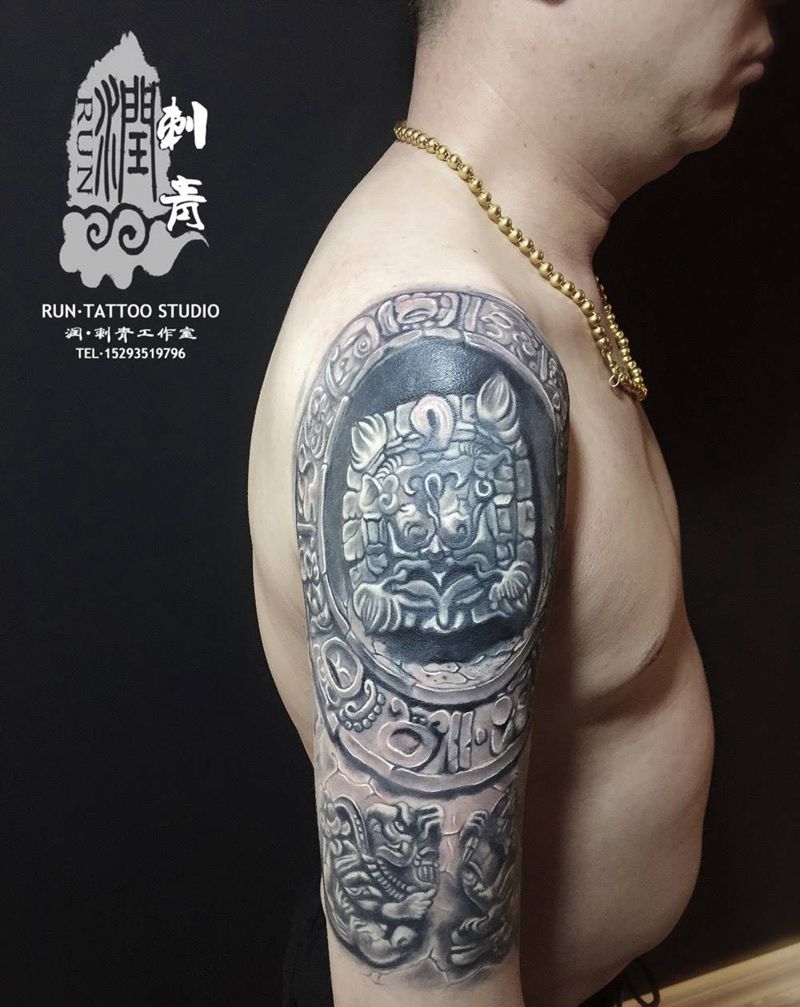 玛雅石裂遮盖，已恢复纹身图片_成品手臂手部传统写实几何图腾鬼神宗教纹身图案