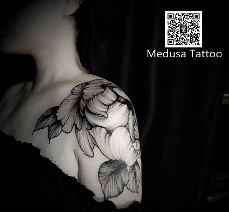 素花纹身图片_肩部纹身图案