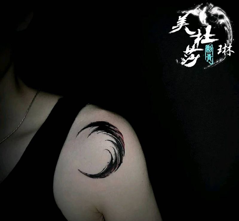 奇卡诺纹身图片_肩部花体字纹身图案