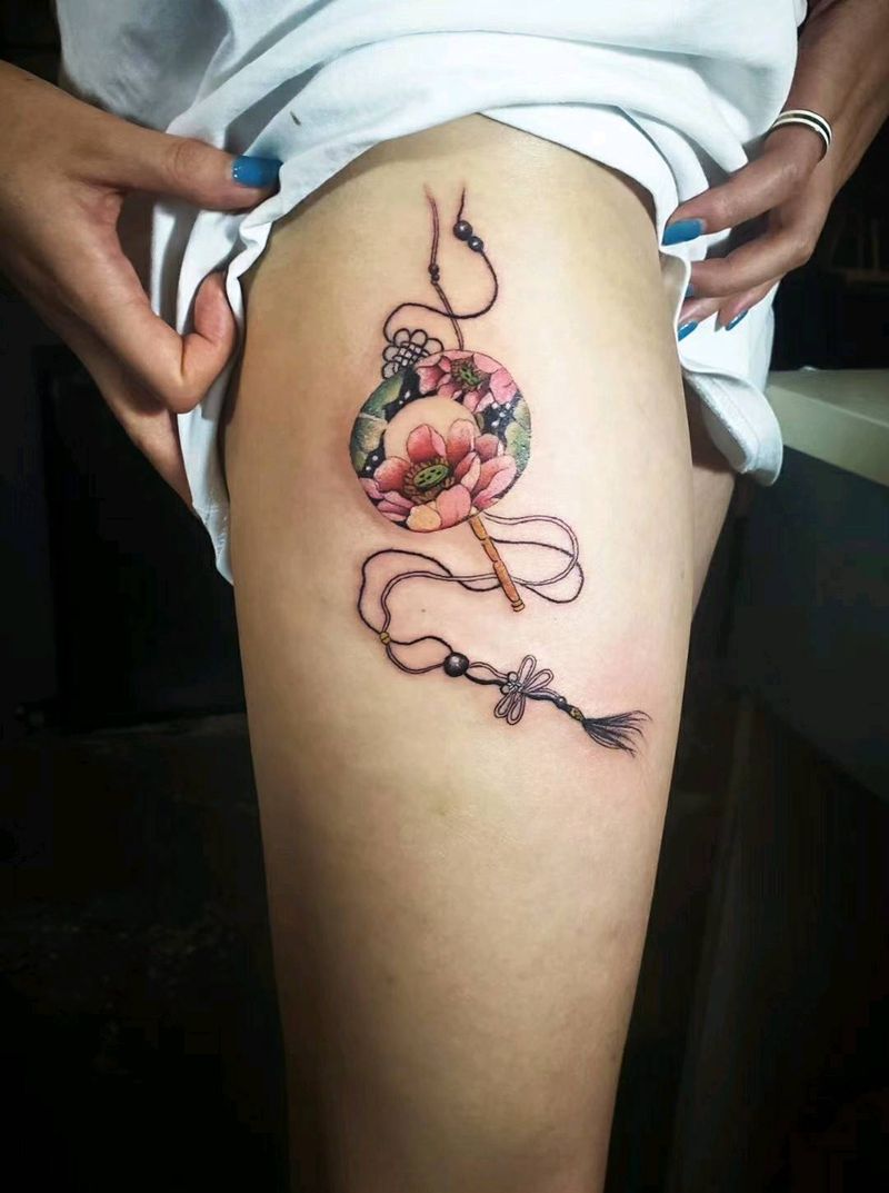 团扇国风纹身图片_腿部纹身图案