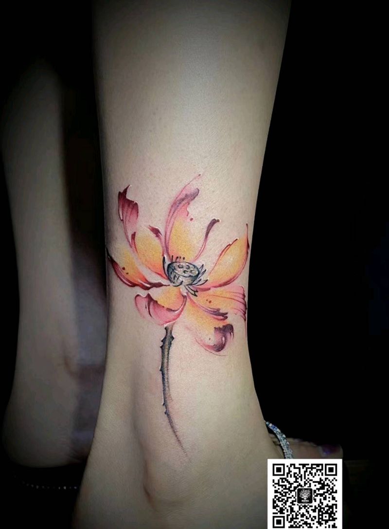 莲花纹身图片_腿部新传统纹身图案