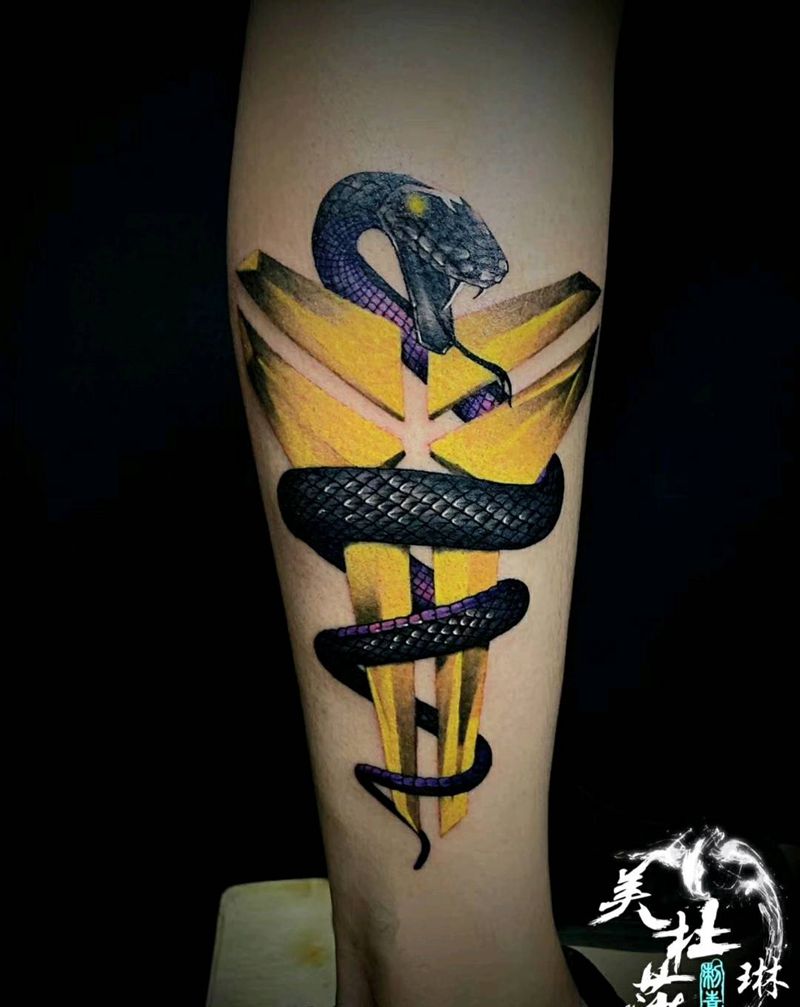 曼巴纹身图片_腿部New School纹身图案