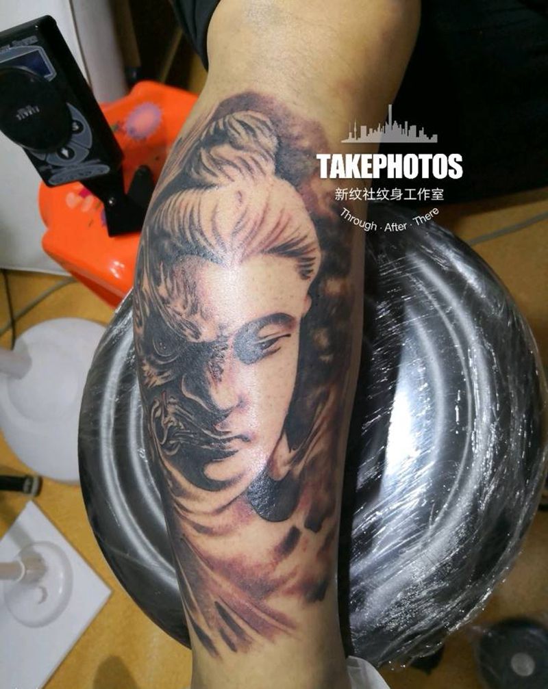 一念之间纹身图片_腿部新传统纹身图案