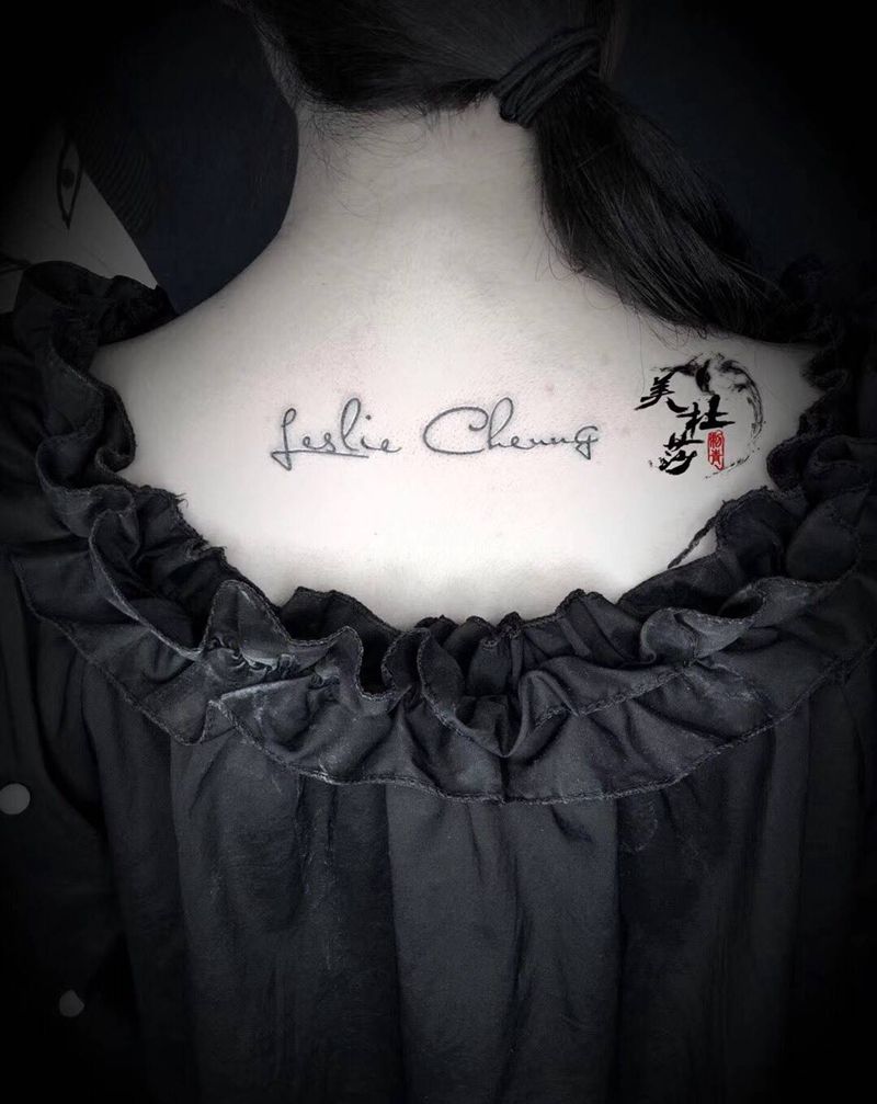 小字母纹身图片_字符背部清新纹身图案