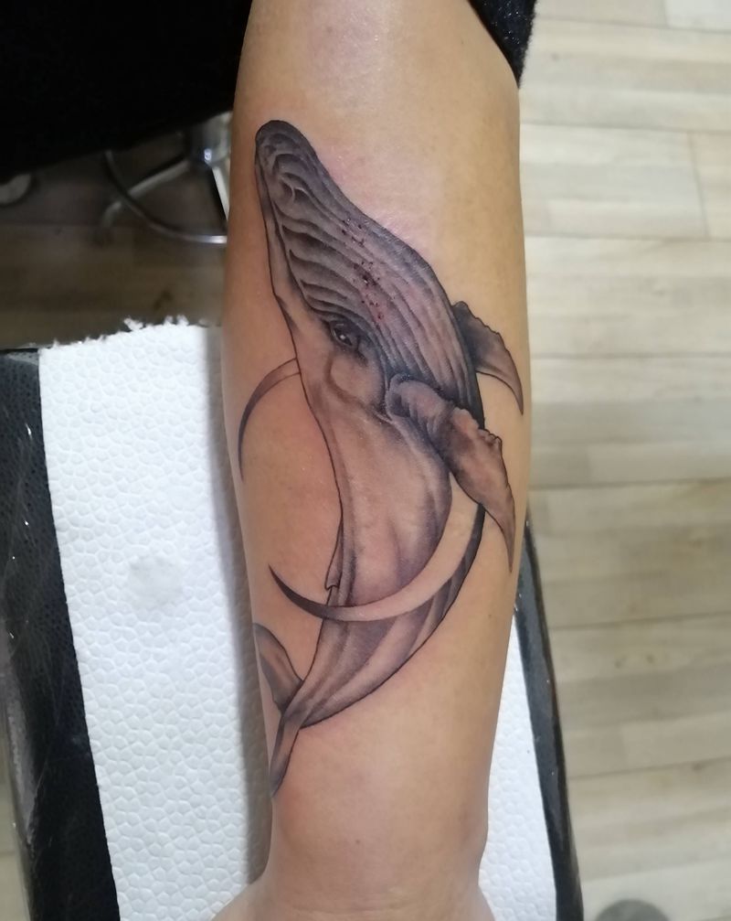 鲸鱼纹身图片_手臂欧美写实鲸鱼纹身图案