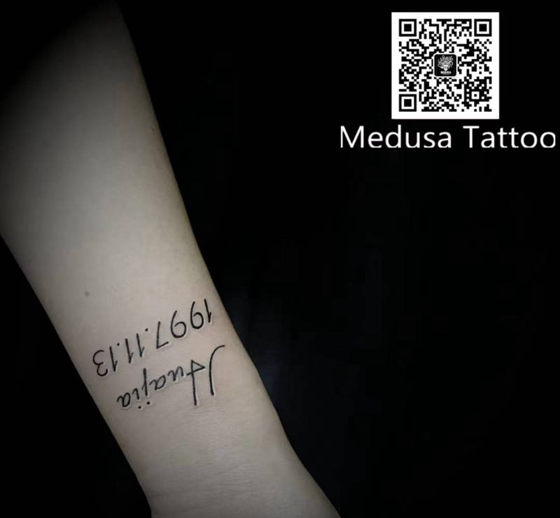 字母纹身图片_手臂纹身图案