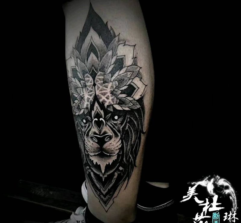狮子纹身图片_腿部点刺纹身图案