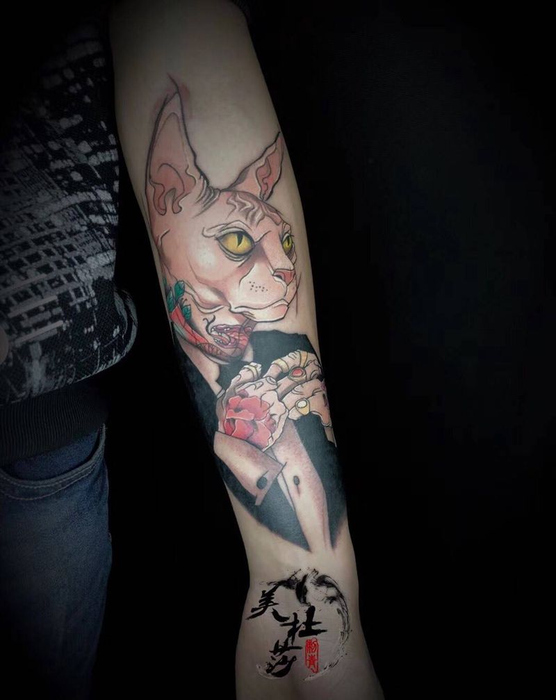 穿西装的斯芬克斯纹身图片_欧美手部动物纹身图案